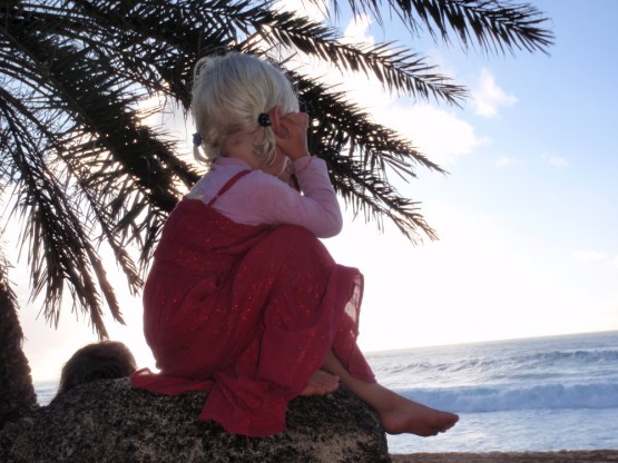 Sienna watching the surfers...