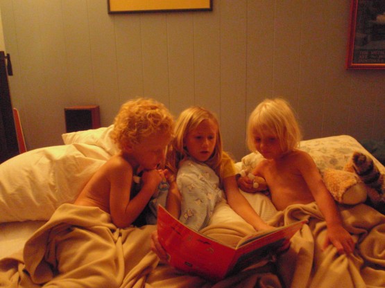 Big SIENA reading the good night story to little SIENNA and ROBINSON