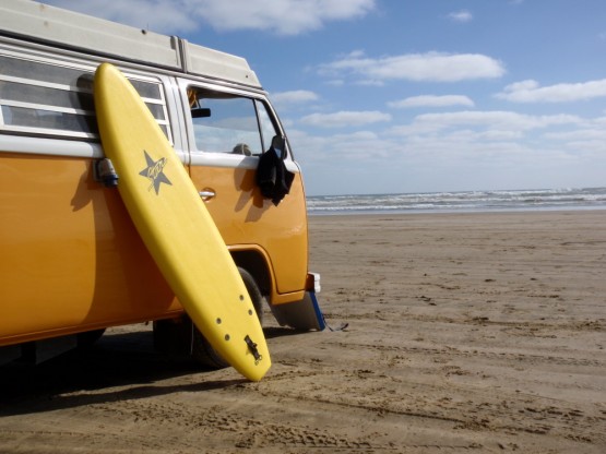 bus it seems that in NZ you can drive and park where ever you want, especially on the most beautiful beaches...